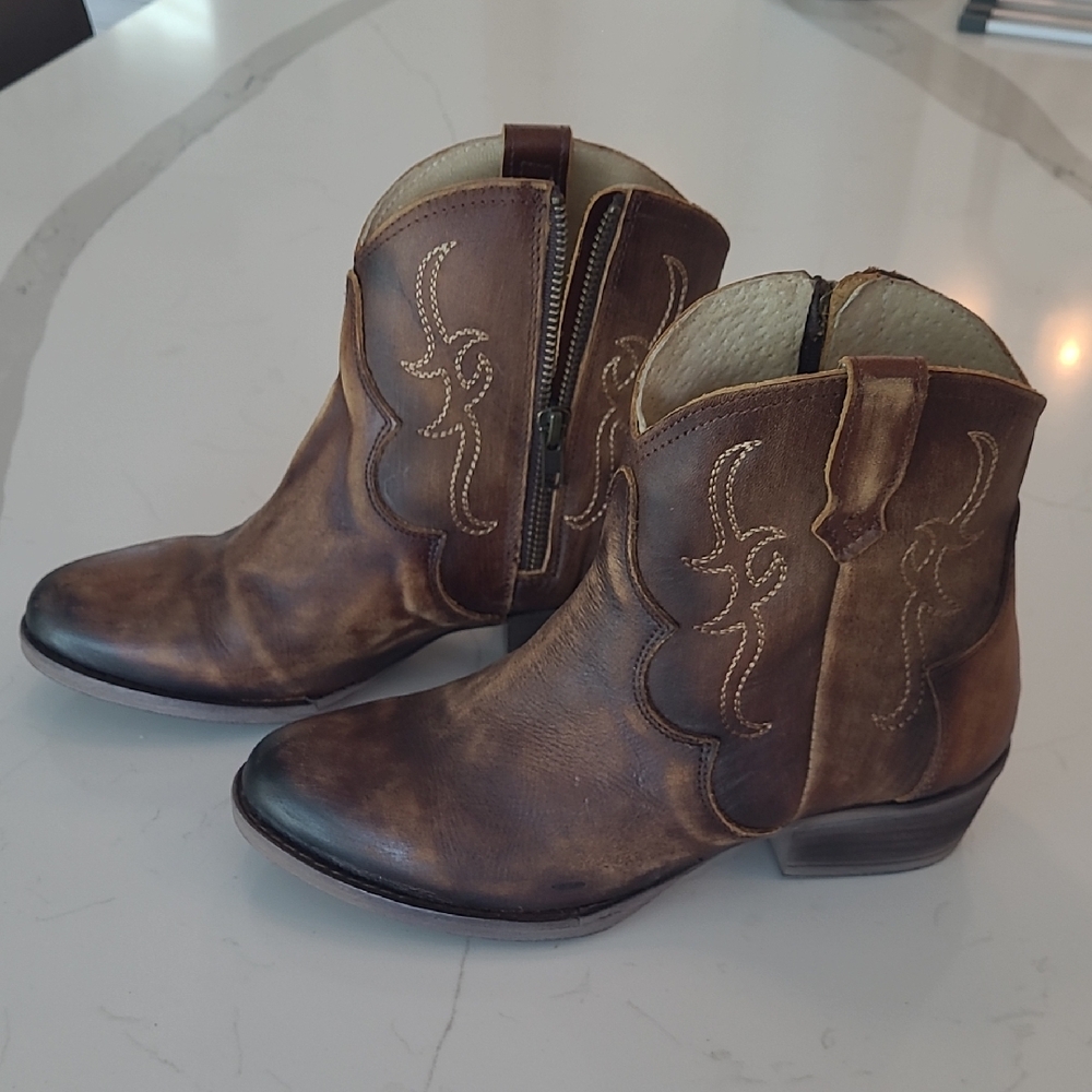 Circle G Genuine Leather Brown Western Ankle Boots size 8